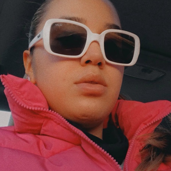 Meet your Posher, Jocelyn - Picture 1 of 1